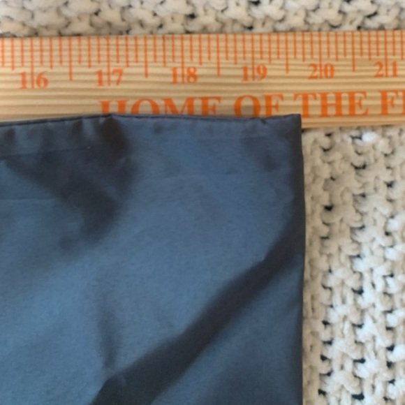 Unbranded Multipurpose Gray Zippered Nylon Pouch/Bag; 12.5" W x 19.5" H - Picture 7 of 7